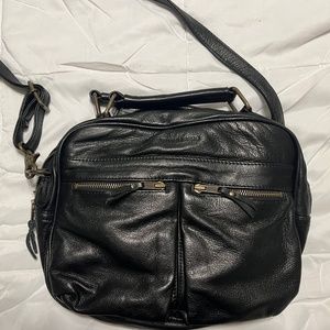 Wanderers Porto large black leather crossbody